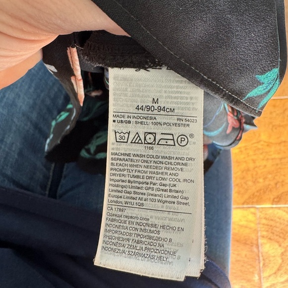 Banana Republic Piped Crew Paradiso Tropical Palm Top - Picture 4 of 6